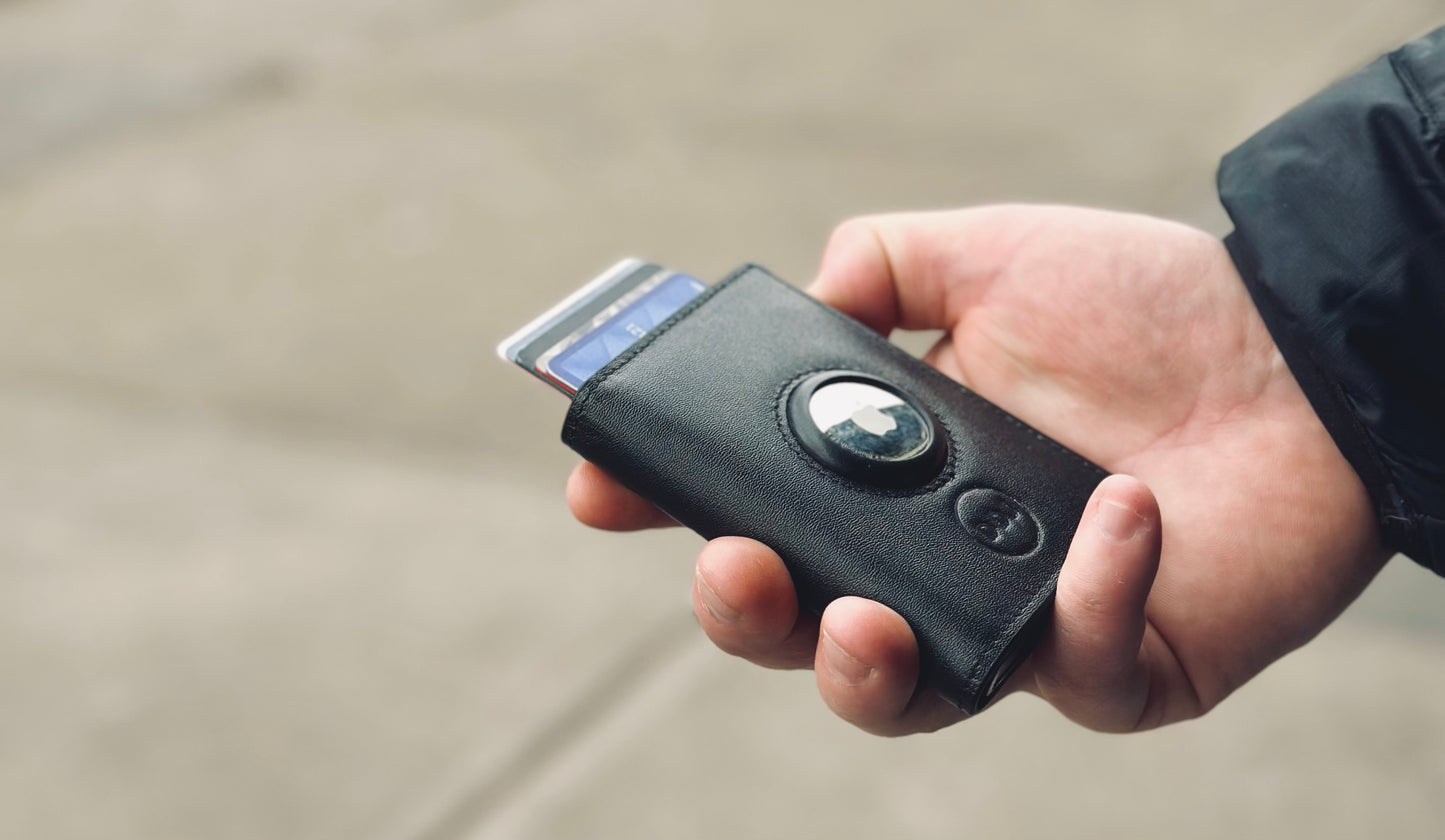 DDJ Digital smart wallet in black leather